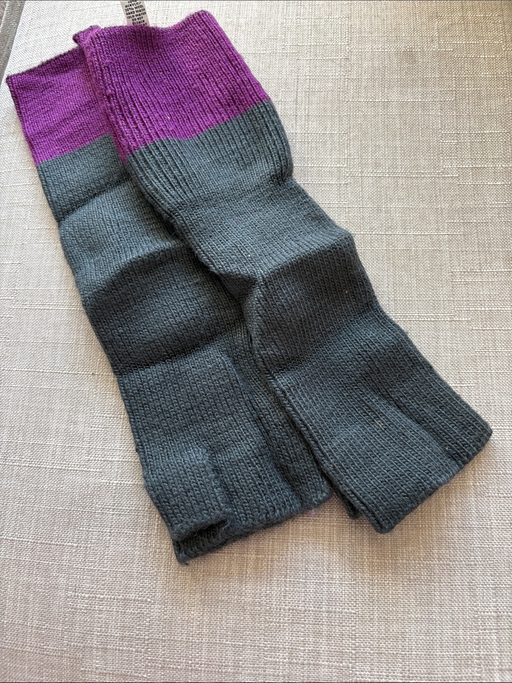 GAP Women's Gray Knit Arm Warmers with Purple Cuff